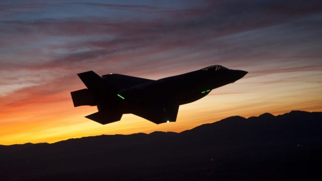 – Norge bør kjøpe færre F-35 enn planlagt