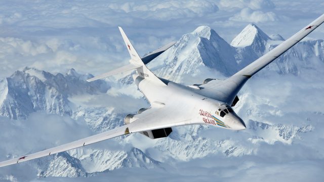 F-16 scramblet for å møte russiske bombefly